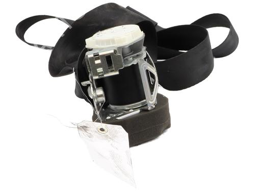 front-right-seatbelt-citroen-c4-cactus-2014-34228307 main image