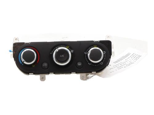 Used Climate control RENAULT CAPTUR I (J5_, H5_) 0.9 TCe 90 (90 hp) 32396912
