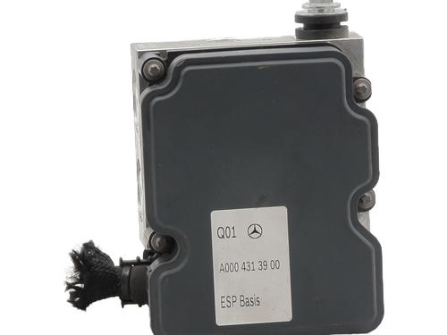 Used ABS pump MERCEDES-BENZ GLA-CLASS (X156) GLA 220 CDI (156.903) (170 hp) 27933037