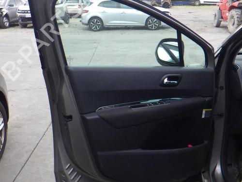 Used Left front door Left front door 32985502 32985502