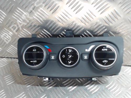 climate-control-fiat-tipo-saloon-356_-357_-2015-24291908 main image