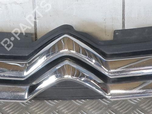 Used Grille Grille 37525816 37525816
