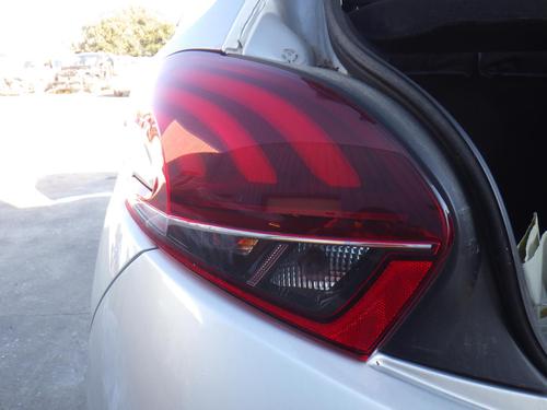 Feu arrière gauche PEUGEOT 208 I (CA_, CC_) 1.2 VTI 82 (82 hp) 31977539