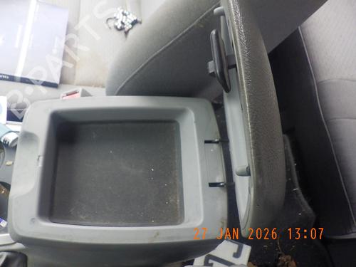 Used Armrest / Center console Armrest / Center console KIA SORENTO I (JC) 2.5 CRDi 4WD (140 hp) 31939832 31939832
