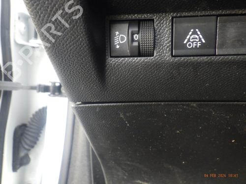 Interruttore luci PEUGEOT 208 II (UB_, UP_, UW_, UJ_) 1.2 PureTech 100 (101 hp) 32093395