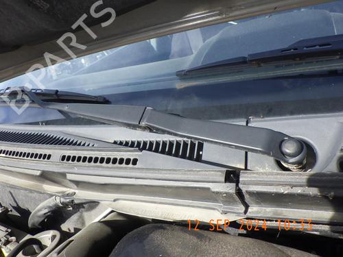 Used Front wiper motor SUZUKI GRAND VITARA II (JT, TE, TD) 1.9 DDiS All-wheel Drive (JT419, TD44, JB419WD, JB419XD,... (129 hp) 24287230