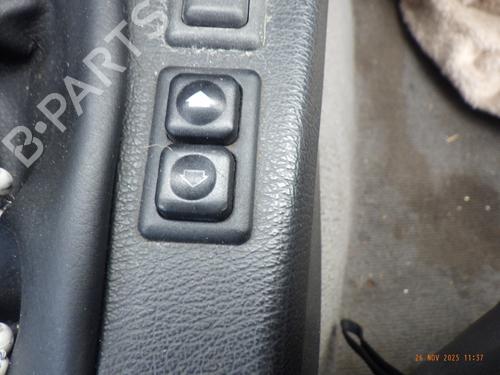 Højre fortil elrude kontakt BMW 3 (E30) 318 i (115 hp) 30643412