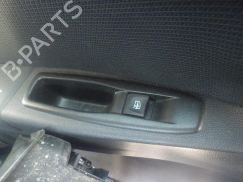Venstre bagtil elrude kontakt Venstre bagtil elrude kontakt RENAULT CLIO IV (BH_) 0.9 TCe 90 (BHNF, BHMA, BHMH, BHJK, BHJR) (90 hp) 37449436 37449436