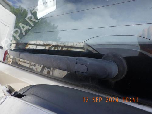 Used Rear wiper motor SUZUKI GRAND VITARA II (JT, TE, TD) 1.9 DDiS All-wheel Drive (JT419, TD44, JB419WD, JB419XD,... (129 hp) 24287229