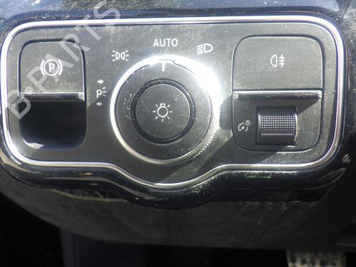 forlygtekontakt-mercedes-benz-cla-c118-2019-33115227 main image