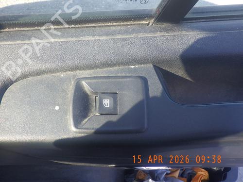 Used Right front window switch Right front window switch OPEL VIVARO B Van (X82) 1.6 CDTI (05) (125 hp) 33993429 33993429
