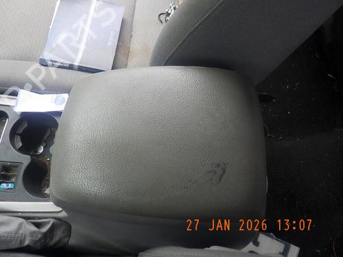 Used Armrest / Center console KIA SORENTO I (JC) 2.5 CRDi 4WD (140 hp) 31939832