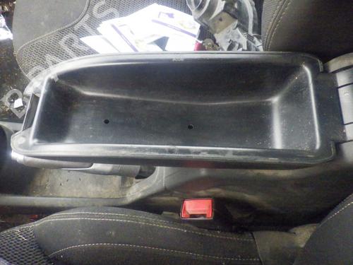 Used Armrest / Center console Armrest / Center console CITROËN DS3 (SA_) 1.6 HDi 110 (112 hp) 32750823 32750823