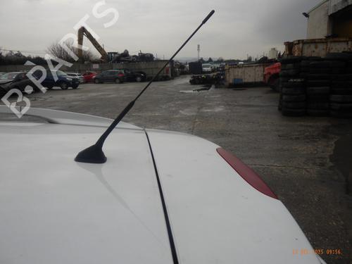 Antenne/Base RENAULT CLIO III Grandtour (KR0/1_) 1.5 dCi (KR0G) (68 hp) 31129405