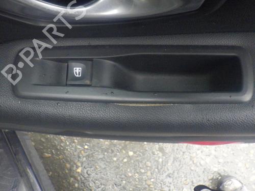 Mando elevalunas trasera derecho Mando elevalunas trasera derecho RENAULT LAGUNA III Grandtour (KT0/1) 2.0 dCi (KT01, KT08, KT09, KT0K, KT12, KT1D, KT1W) (150 hp) 33934106 33934106