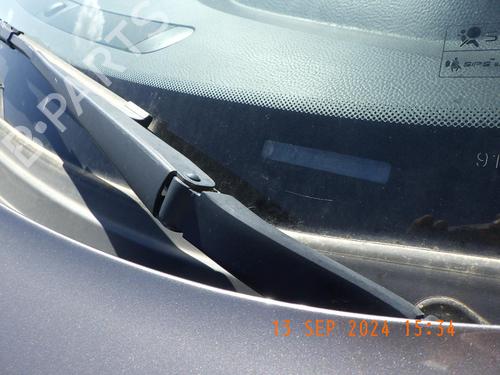Used Front windshield wiper arm VOLVO XC90 I (275) D5 AWD (185 hp) 24285190