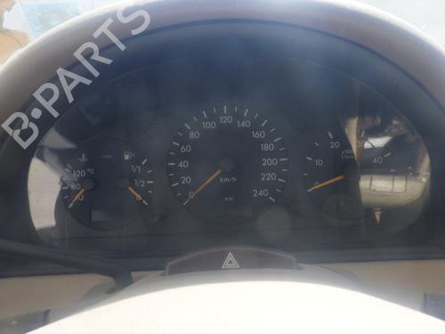 Used Instrument cluster Instrument cluster 37472645 37472645