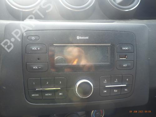 Used Radio DACIA DUSTER (HM_) 1.5 dCi 115 (HMAD) (116 hp) 26551751