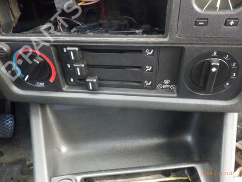 AC-Styringsenhed/Manøvreenhed BMW 3 (E30) 318 i (115 hp) 30643406