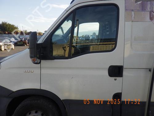 Dør venstre fortil IVECO DAILY V Van 29S13, 29L13, 35C13, 35S13, 40C13, 40S13 (126 hp) 30155701