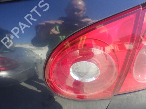 Feu de coffre droit VW GOLF V (1K1) 1.9 TDI (105 hp) 33184111