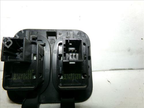 Left front window switch PEUGEOT 1007 (KM_) 1.4 | BP24561413I27 