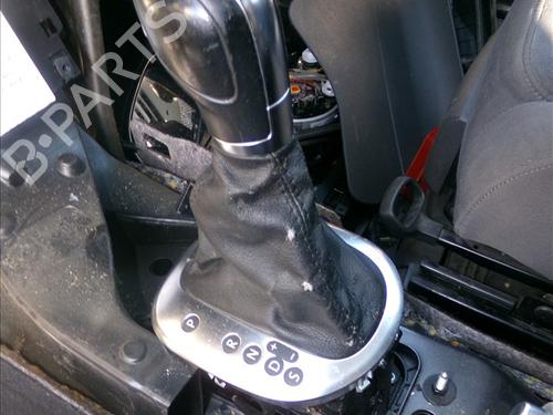 Used Gear lever VW TOURAN (1T3) 1.6 TDI (105 hp) 28070155