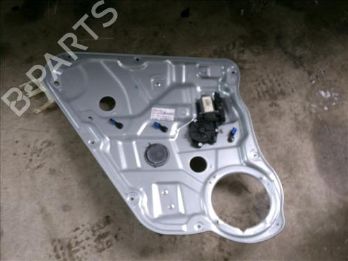 Rudehejsemekanisme venstre bagtil KIA CEE'D Hatchback (ED) 2.0 CRDi 140 (140 hp) 26204722