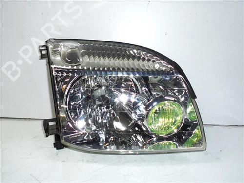 Used Right headlight NISSAN X-TRAIL I (T30) 2.5 4x4 (165 hp) 24560289