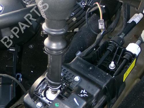 Used Gear lever RENAULT MEGANE III Hatchback (BZ0/1_, B3_) 1.5 dCi (106 hp) 30656962