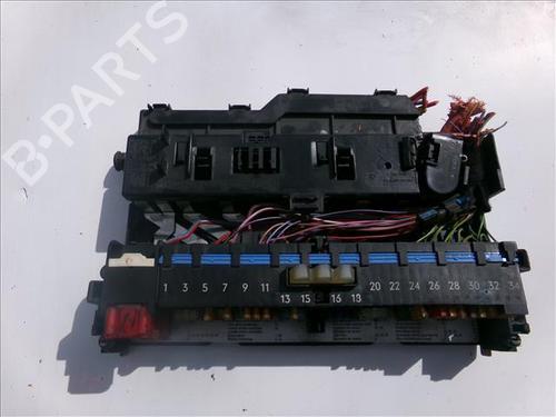 Used Fuse box BMW 3 (E46) 320 d (136 hp) 24565647