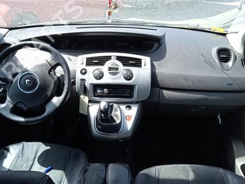 Third brake light RENAULT SCÉNIC II (JM0/1_) 1.5 dCi (JM1E, JM16) | BP24563425L11