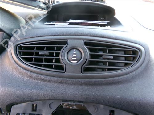 Used Air vent RENAULT CLIO III (BR0/1, CR0/1) 1.2 16V (BR02, BR0J, BR11, CR02, CR0J, CR11) (75 hp) 27587282