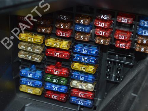 Used Fuse box VW NEW BEETLE (9C1, 1C1) 2.0 (115 hp) 24560712