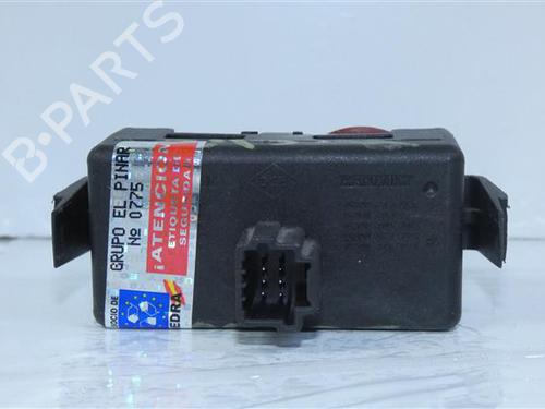 Used Warning switch RENAULT CLIO III (BR0/1, CR0/1) 1.5 dCi (C/BR0G, C/BR1G) (68 hp) 24556416