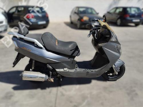 Centralt baglys KIA CARENS II MPV (FJ) 1.6 | BP24857502I39 