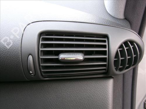 Used Air vent MERCEDES-BENZ C-CLASS (W203) C 200 Kompressor (203.045) (163 hp) 26283492
