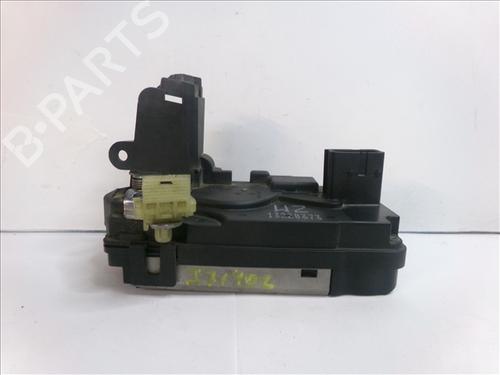 Used Rear left lock OPEL ZAFIRA A MPV (T98) 2.0 DI 16V (F75) (82 hp) 24560401