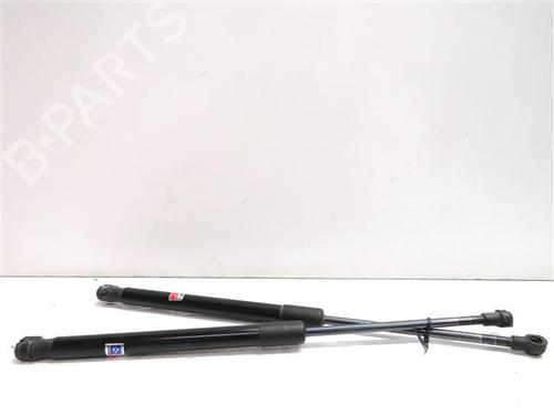 Używane Siłownik klapy tylnej / bagażnika BMW 1 (E87) 120 d (163 hp) 24556438