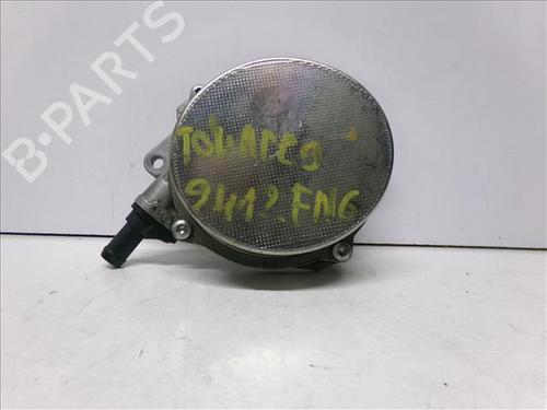 Used Vacuum pump VW TOUAREG (7LA, 7L6, 7L7) 2.5 R5 TDI (174 hp) 24565031