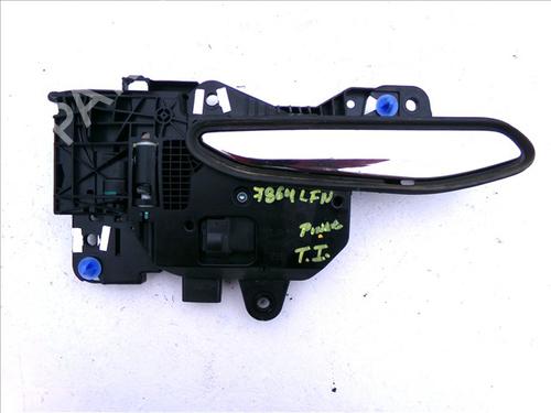 Venstre bak invendig håndtak DS DS 3 / DS 3 CROSSBACK (UR_, UC_, UJ_) 1.5 BlueHDi 100 (UCYHYJ) (102 hp) 31020158