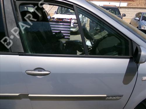 Used Right front door RENAULT SCÉNIC II (JM0/1_) 1.9 dCi (JM0G, JM12, JM1G, JM2C) (120 hp) 25733877