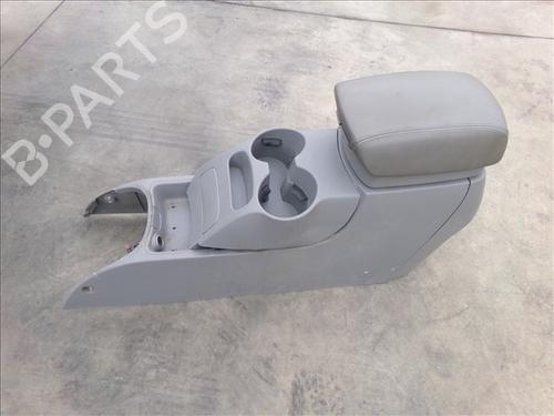Used Armrest / Center console KIA CARENS III MPV (UN) 2.0 CRDi 140 (140 hp) 30437662