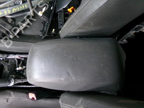 Used Armrest / Center console TOYOTA AURIS Estate (_E18_) 2.0 D-4D (ADE186_) (124 hp) 25301918