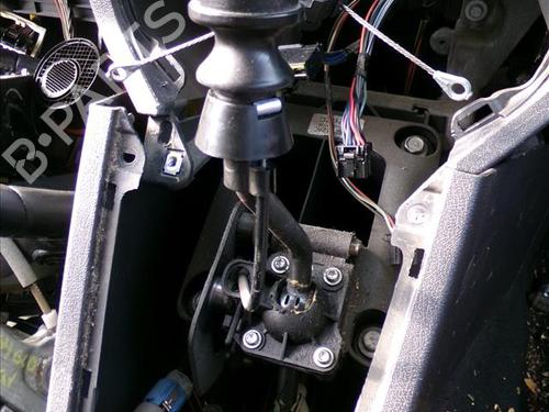 Used Gear lever DODGE CALIBER 2.0 CRD (140 hp) 24568523