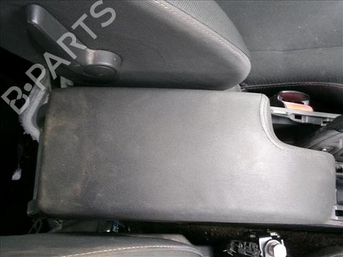 Armlene RENAULT MEGANE III Hatchback (BZ0/1_, B3_) 1.5 dCi (86 hp) 24568874
