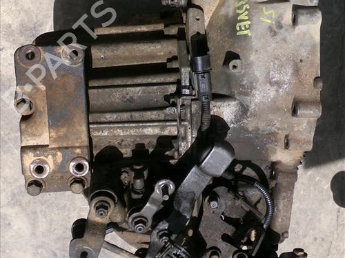Used Gearbox HYUNDAI TUCSON (JM) 2.0 CRDi (140 hp) 25434966