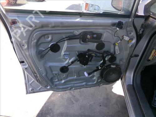 Lève-vitre avant gauche KIA CARENS III MPV (UN) 2.0 CRDi 140 (140 hp) 24566196
