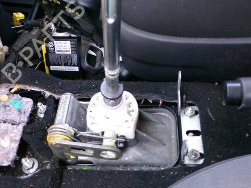 Used Gear lever VW POLO IV (9N_, 9A_) 1.4 TDI (70 hp) 28008620