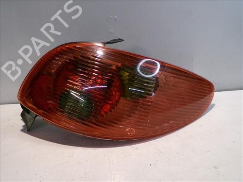 Højre baglygte PEUGEOT 206 Hatchback (2A/C) 1.4 i (75 hp) 28619808